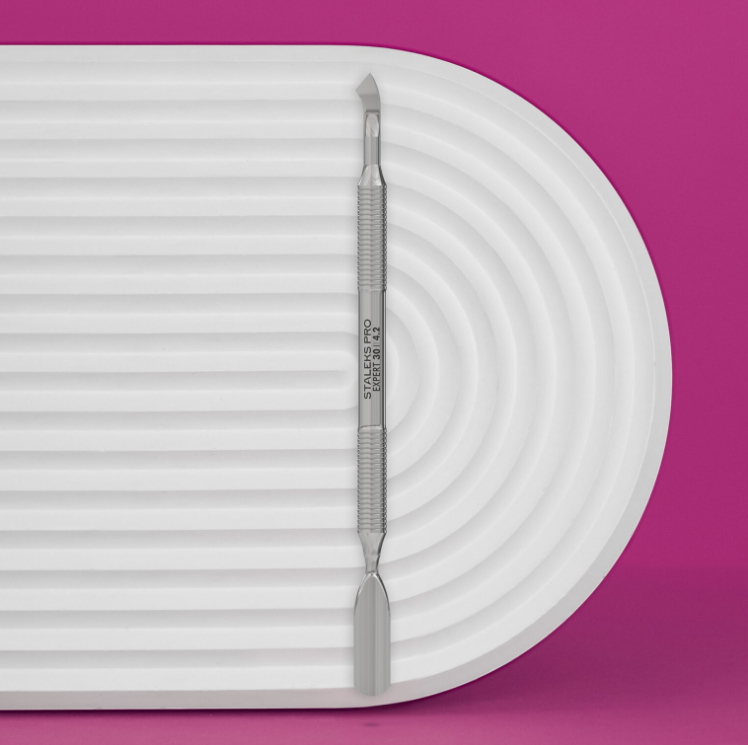 Manicure pusher EXPERT 30 TYPE 4.2 (rounded wide pusher and bent blade)